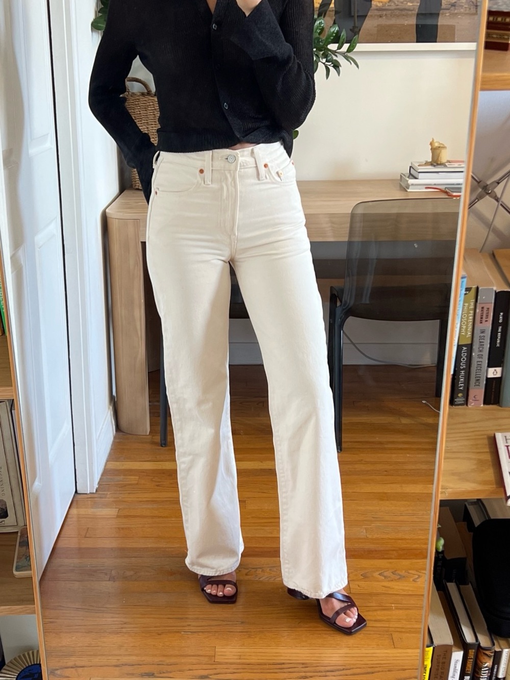 Levi's White High-Rise Wide-Leg Jeans - Picture 3 of 6